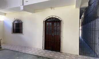 Imagem 2: Casa térrea na Vila praiana 2/4, suíte, garagem e área externa