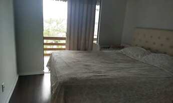 Imagem 4: 2 casas. 1 CASA 3 QUARTOS, 1 SUITE E CLOSET. PISO LAMINADO NOS QUARTOS