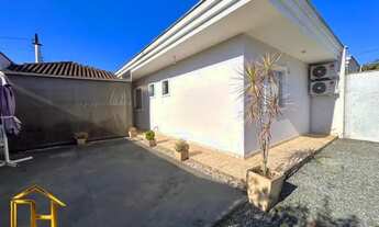 Imagem 2: Casa plana geminada com 2 quartos, sendo 1 suíte, na divisa entre os bairros Iririú e Jard