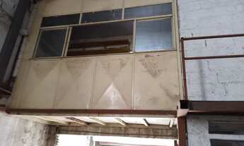 Imagem 2: Galpao com 180 m2. Do lado do metro