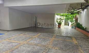 Imagem 3: Residência de Alto Padrão no Caxinguí com Área de Lazer e Vista Verde