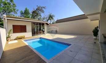 Imagem 4: Casa com 3 suítes, piscina e churrasqueira para locação ou venda no Villaggio Capriccio