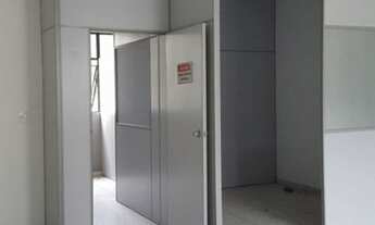 Imagem 2: Sala ampla em corredor de serviço