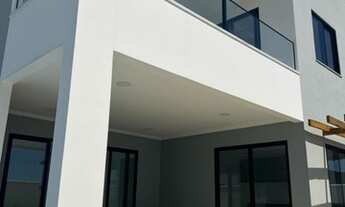 Imagem 4: Casa de condomínio para venda possui 393 metros quadrados com 5 quartos