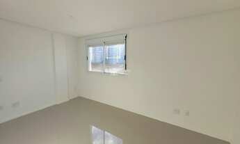 Imagem 6: Apartamento de 02 dormitórios para locação em Santa Maria, sacada com churrasqueira e 01 s