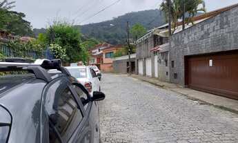 Imagem 2: Casa novíssima Mosela, local nobre, Rua Professor Monken, excelente preço - Petrópolis