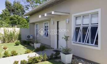 Imagem: FLORIANóPOLIS - Casa Padrão - Carianos