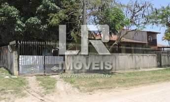 Imagem 1: Casa com 2 quartos e quintal amplo em rua asfaltada, ótimo bairro *IP-15