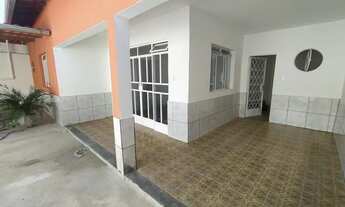 Imagem: Casa de 3 quartos, 1 suíte e 6 vagas. Bairro