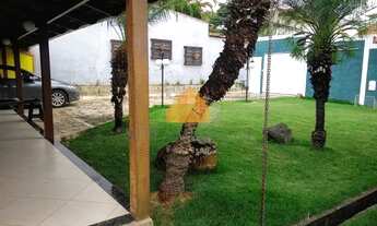 Imagem 2: Casa ampla com jardim na frente e bastante espaço no bairro Espirito santo