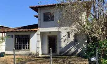 Imagem 2: Excelente casa de 3 quartos com suite com amplo terreno e vista livre para montanha