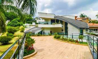 Imagem 2: Ampla casa, em Condomínio Clube, disponível para venda/locação. 800 m² com 4 suítes. Quint