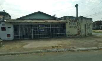 Imagem: VENDE - SE, UMA CASA COM QUATRO BARRACÕES