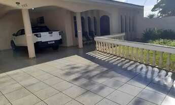 Imagem 4: Casa à venda na Zona 2 Maringá Ampla e bem localizada com 4 Quartos e 2 Suítes