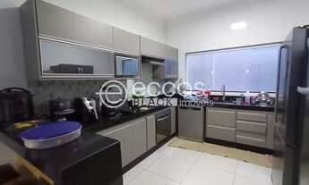 Imagem 5: Casa à venda, 4 quartos, 1 suíte, 2 vagas, Jardim Europa - Uberlândia/MG