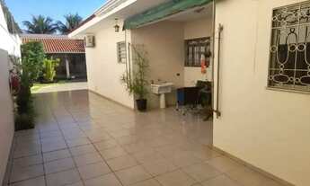 Imagem 3: Casa à venda na Zona 2 Maringá Ampla e bem localizada com 4 Quartos e 2 Suítes