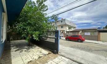 Imagem 3: Casa com 120m privativos ampla com 3 quartos, uma suíte e pátio no bairro Campeche em Flor