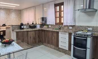 Imagem 2: Ampla e Aconchegante Casa à Venda no Jardim Universo