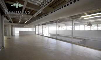 Imagem: Prédio comercial com Galpão e Docas