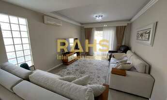 Imagem 2: Sobrado Mobiliado e Equipado com Piscina em Condomínio Fechado no Glória