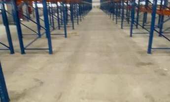 Imagem 7: GALPÃO COM 1710 METROS COM 2 DOCAS E PORTA PALLETS