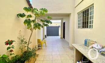 Imagem 6: Casa para venda tem 97 metros quadrados com 3 quartos em Santa Amélia - Belo Horizonte - M