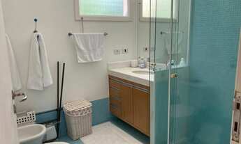 Imagem 7: Casa de condomínio sobrado para venda possui 460 metros quadrados com 7 quartos