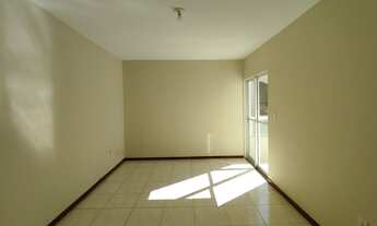 Imagem 2: Apartamento 2 quartos com suíte, sala ampla e varanda