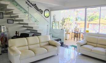 Imagem 6: Prédio de 3 andares; Comporta inúmeros segmentos de Comércio; Á 5 minutos do metrô Vila Ma