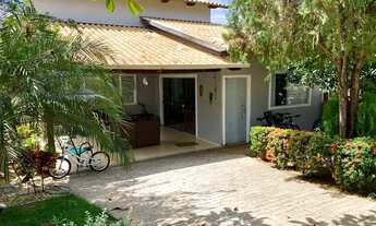 Imagem 2: Casa de condomínio térrea para venda com 246 metros quadrados com 5 quartos