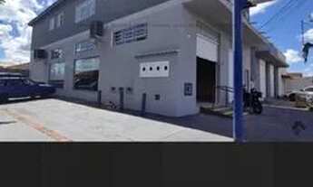 Imagem 1: Salão Comercial e 3 Apartamentos