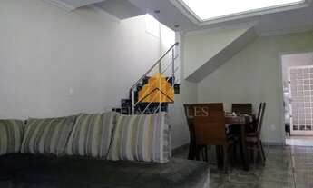 Imagem 6: Casa ampla com jardim na frente e bastante espaço no bairro Espirito santo