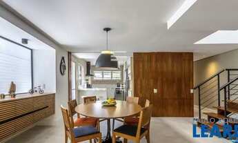 Imagem 4: Casa com 3 suítes para locação no condomínio American Village, Alto de Pinheiros SP