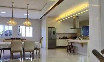 Imagem 3: Casa para aluguel e venda possui 440 metros quadrados com 4 quartos