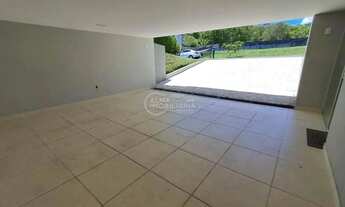 Imagem 3: Casa com 4 Quartos, sendo 3 Suítes, Porteira Fechada, de Alto Padrão à Venda no Alphaville