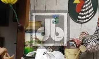 Imagem 6: Casa Frente de rua com garagem Terraço e um anexo