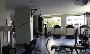 Imagem 4: Dois quartos + gabinete, três banheiros , duas garagens, próximo ao Shopping Itaigara