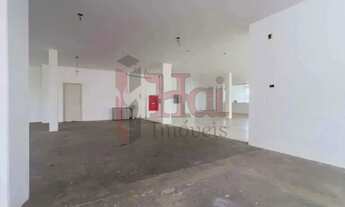 Imagem 3: Galpão comercial com 1.092 m² e pé direito alto com 4 metros