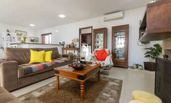 Imagem 3: Casa com 3 dormitórios com amplo pátio e piscina