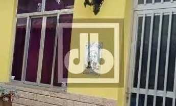 Imagem 3: Casa Frente de rua com garagem Terraço e um anexo