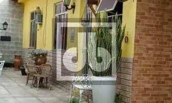 Imagem 4: Casa Frente de rua com garagem Terraço e um anexo