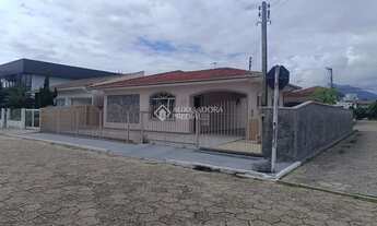 Imagem 2: Casa à Venda no Centro - Terreno de Esquina