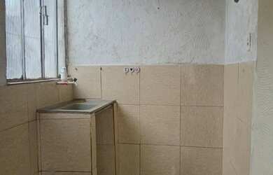 Imagem 5: Casa pequena, em Guadalupe. Com 1 quarto, cozinha, banheiro e área