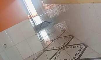 Imagem 2: Casa ampla, Primeiro andar, em terreno plano, bem localizada e arejada