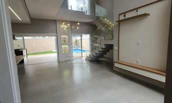 Imagem 3: Casa de Alto Padrão com Piscina e Lareira no Condomínio Quinta Ranieri Green