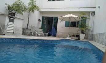 Imagem 2: Casa à venda com 3 quartos, piscina, 2 vagas no Jd. Helena Maria Transferência de dívida