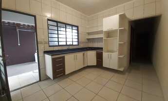 Imagem 2: VENDA de Casa Térrea com 2 Quartos, Quintal Espaçoso, em Bairro Privilegiado de Sumaré. Á