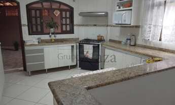 Imagem 3: Linda Casa Térrea no Cidade Jardim - 4 Dormitórios sendo 1 Suíte - 224m² - Área Gourmet