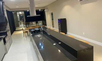 Imagem 4: Casa de condomínio para venda possui 340 metros quadrados com 4 quartos