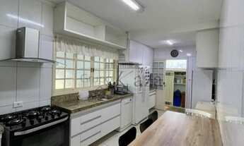 Imagem 3: Casa de condomínio para venda possui 347 metros quadrados com 6 quartos